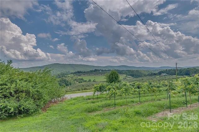 1324 Low Gap Road, Hendersonville, NC 28792