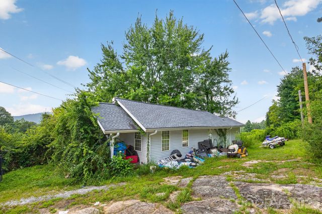 1324 Low Gap Road, Hendersonville, NC 28792