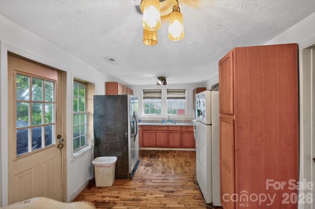 1324 Low Gap Road, Hendersonville, NC 28792