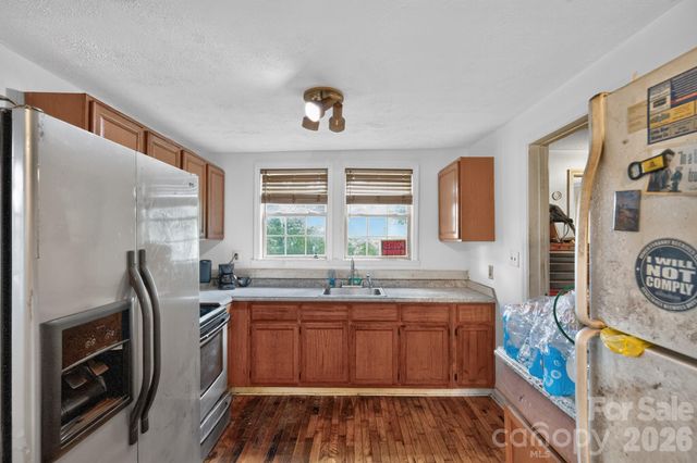1324 Low Gap Road, Hendersonville, NC 28792