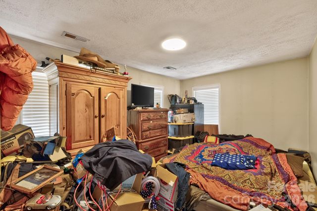1324 Low Gap Road, Hendersonville, NC 28792