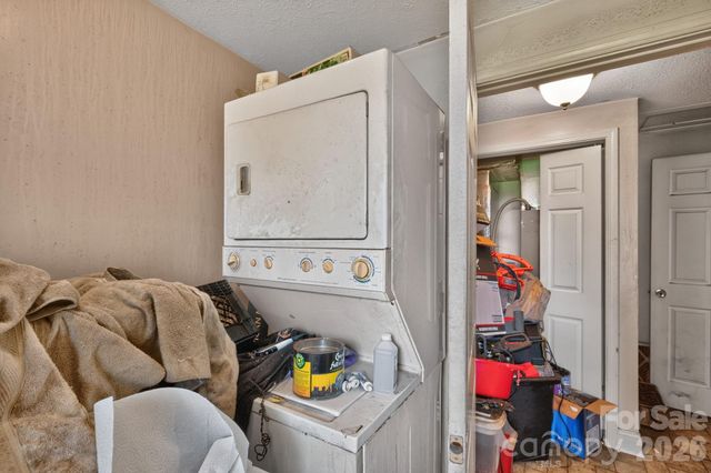 1324 Low Gap Road, Hendersonville, NC 28792