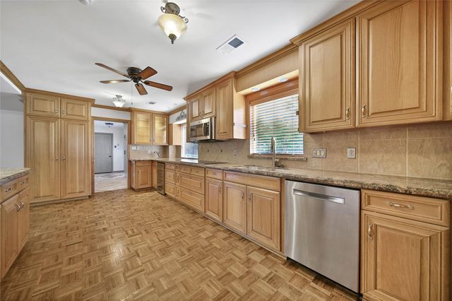 1147 Thornton Road, Houston, TX 77018