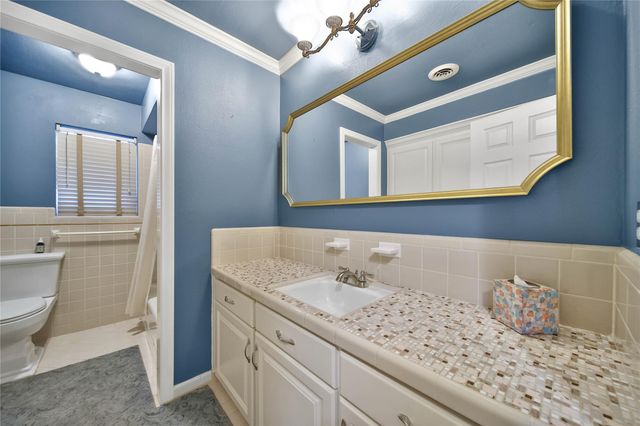 1147 Thornton Road, Houston, TX 77018