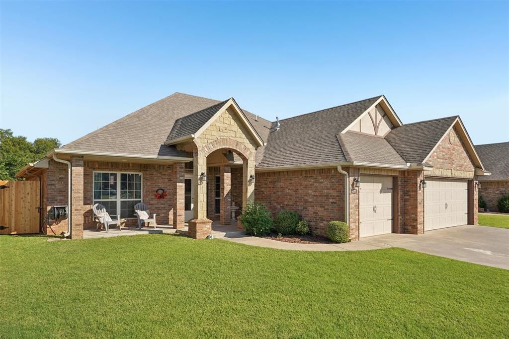 2901 Morgan Trace Road, Yukon, OK 73099