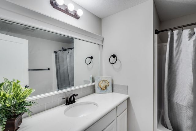 931 E Hickam St, Derby, KS 67037