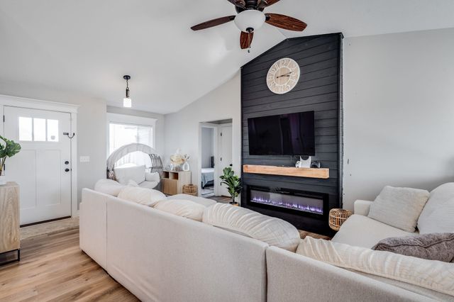 931 E Hickam St, Derby, KS 67037