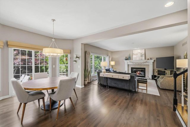 W73N413 Greystone DRIVE, Cedarburg, WI 53012