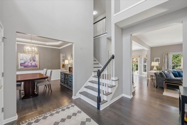 W73N413 Greystone DRIVE, Cedarburg, WI 53012