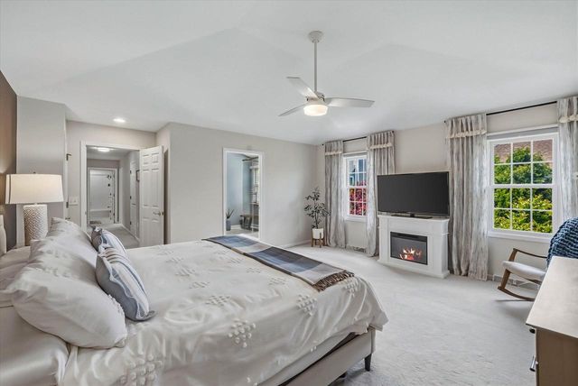 W73N413 Greystone DRIVE, Cedarburg, WI 53012