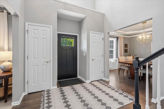 W73N413 Greystone DRIVE, Cedarburg, WI 53012