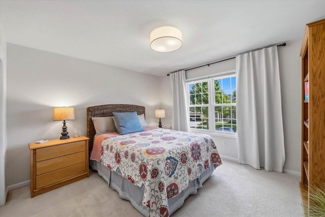 W73N413 Greystone DRIVE, Cedarburg, WI 53012