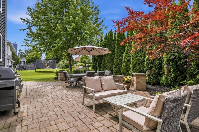 W73N413 Greystone DRIVE, Cedarburg, WI 53012