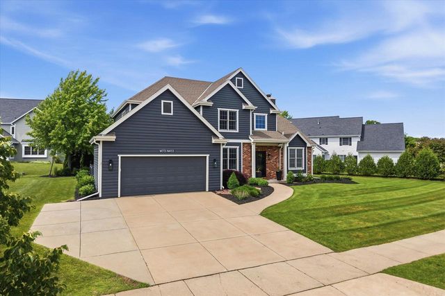 W73N413 Greystone DRIVE, Cedarburg, WI 53012