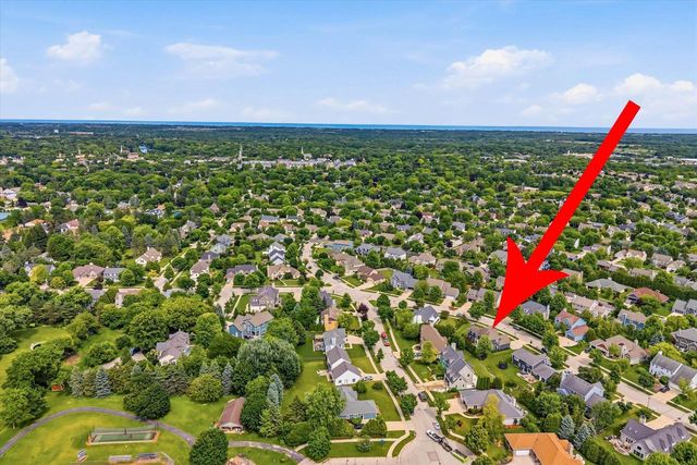W73N413 Greystone DRIVE, Cedarburg, WI 53012