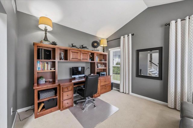W73N413 Greystone DRIVE, Cedarburg, WI 53012