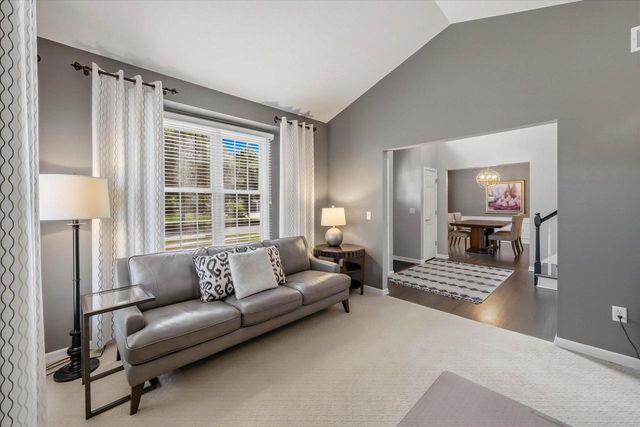 W73N413 Greystone DRIVE, Cedarburg, WI 53012