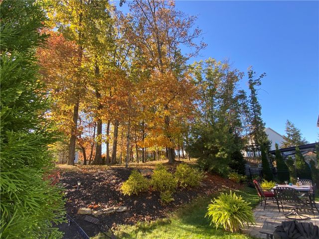 112 Hamilton Dr, Pine Twp, PA 15090
