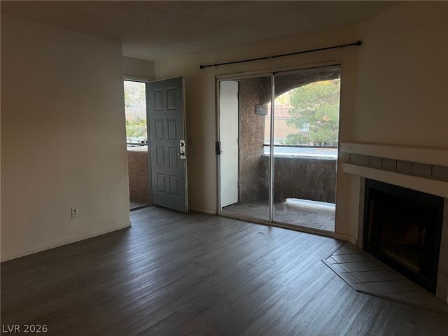 231 MISSION NEWPORT Lane 201, Las Vegas, NV 89107