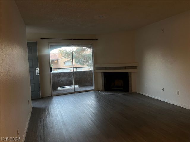 231 MISSION NEWPORT Lane 201, Las Vegas, NV 89107