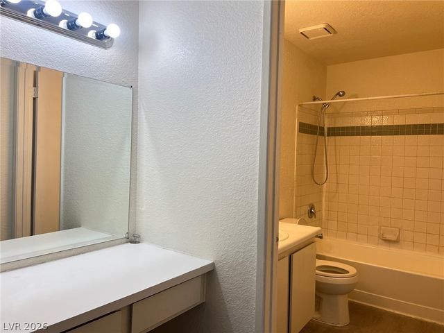 231 MISSION NEWPORT Lane 201, Las Vegas, NV 89107