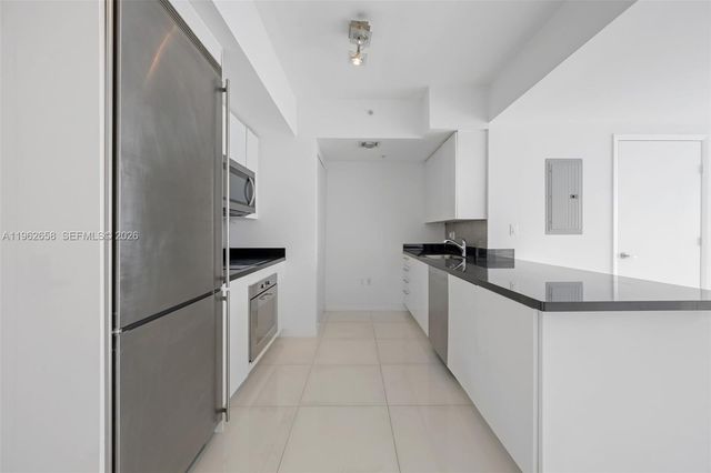 92 SW 3rd St 3902, Miami, FL 33130