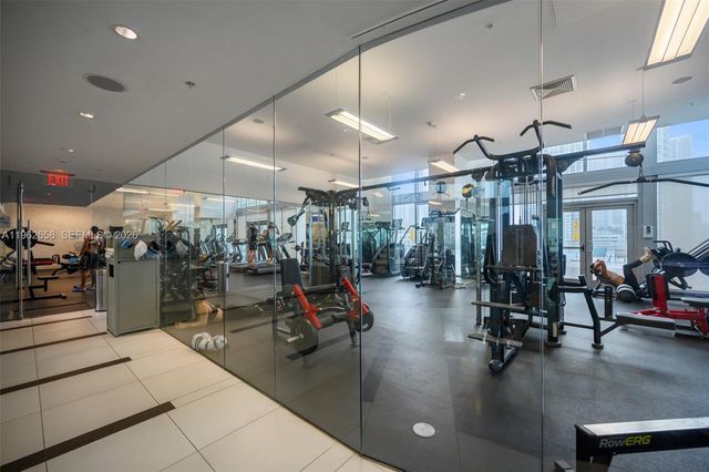 92 SW 3rd St 3902, Miami, FL 33130