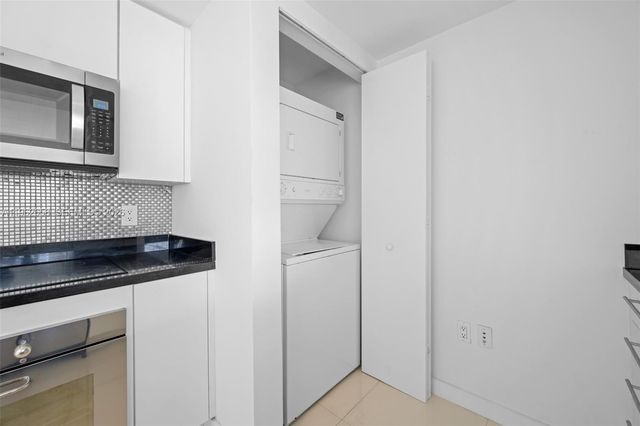 92 SW 3rd St 3902, Miami, FL 33130