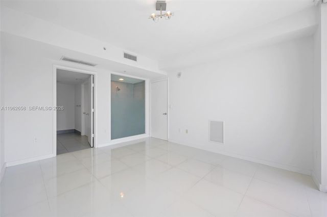 92 SW 3rd St 3902, Miami, FL 33130