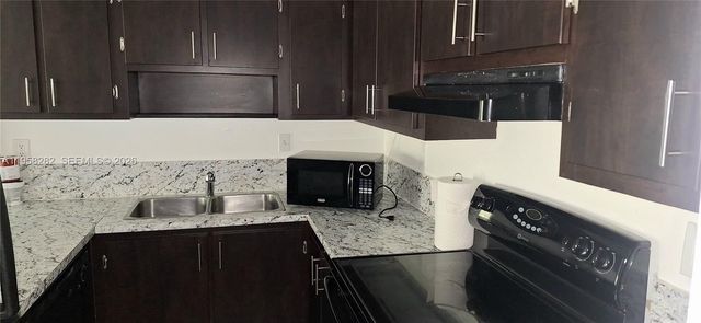 9301 SW 92nd Ave A402, Miami, FL 33176