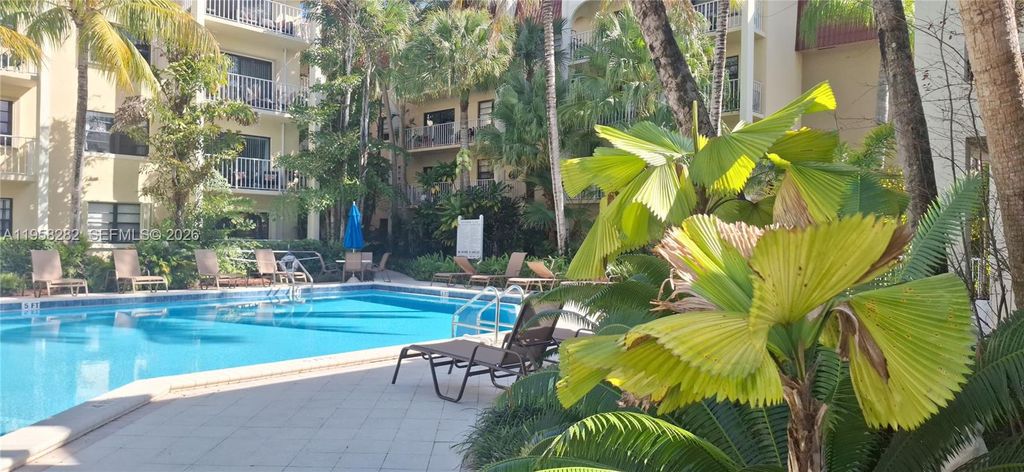 9301 SW 92nd Ave A402, Miami, FL 33176