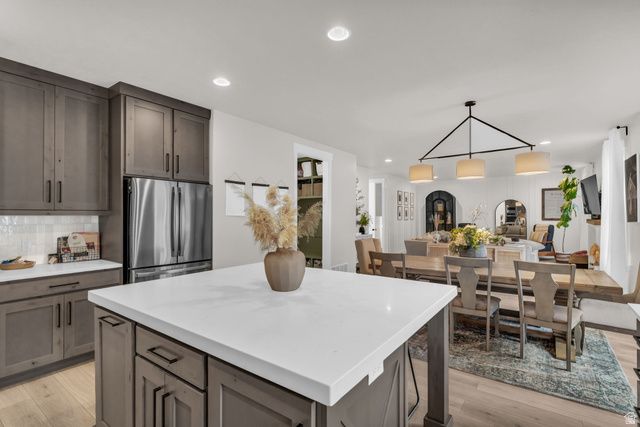 10954 S COASTAL DUNE DR, South Jordan, UT 84009