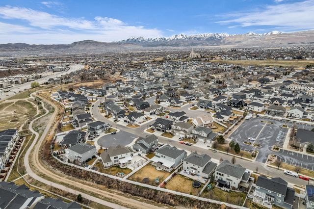 10954 S COASTAL DUNE DR, South Jordan, UT 84009