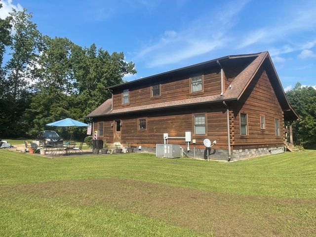 3056 E Big Richland Creek Rd, Mc Ewen, TN 37101