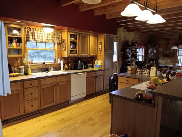 3056 E Big Richland Creek Rd, Mc Ewen, TN 37101