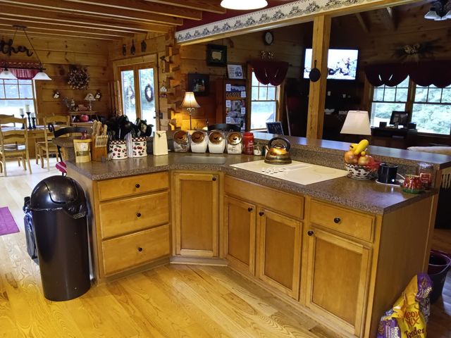 3056 E Big Richland Creek Rd, Mc Ewen, TN 37101
