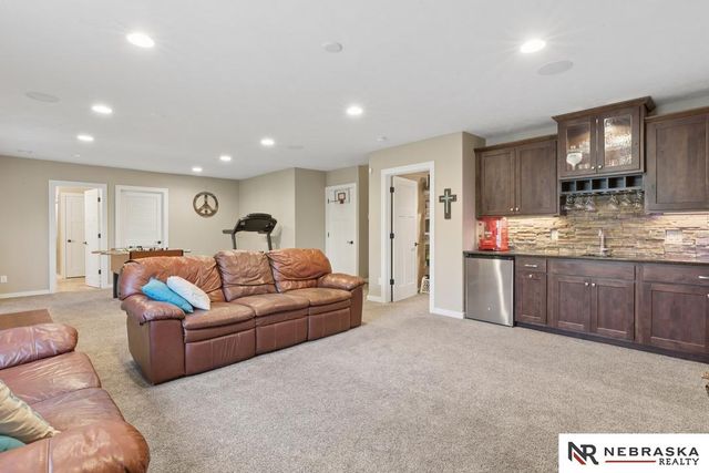2331 Big Sky Drive, Papillion, NE 68046