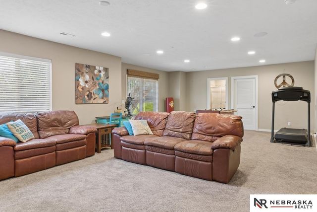 2331 Big Sky Drive, Papillion, NE 68046