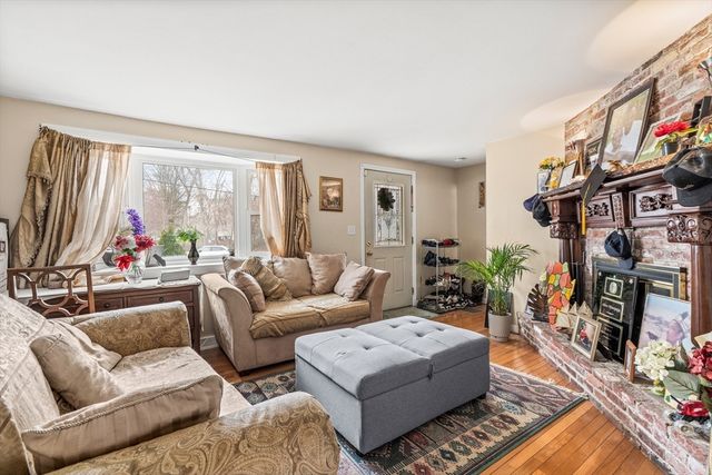 54 Shirley Ave, Lowell, MA 01854