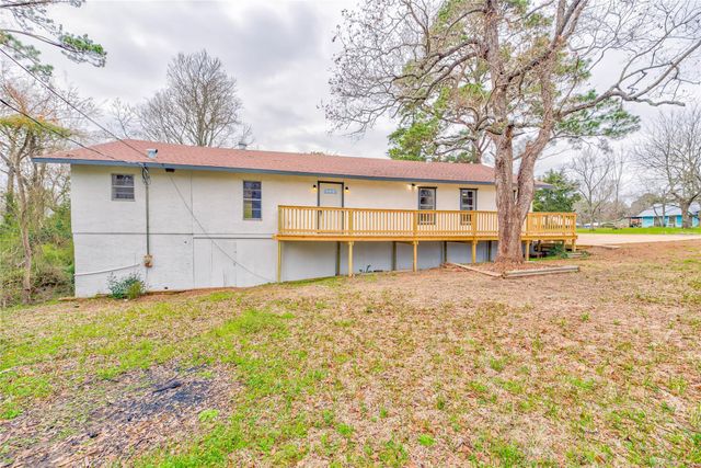 145 W Houston Avenue, Onalaska, TX 77360