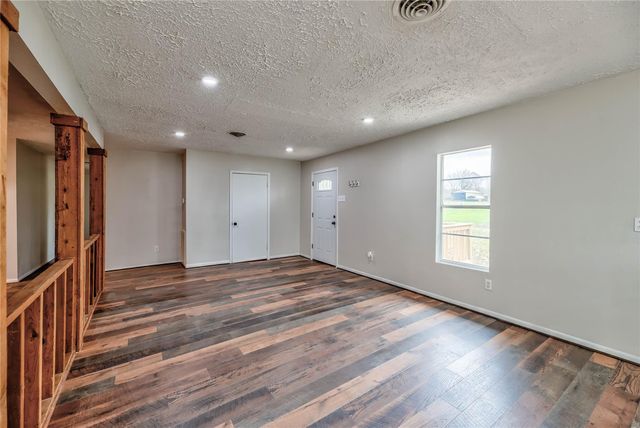145 W Houston Avenue, Onalaska, TX 77360