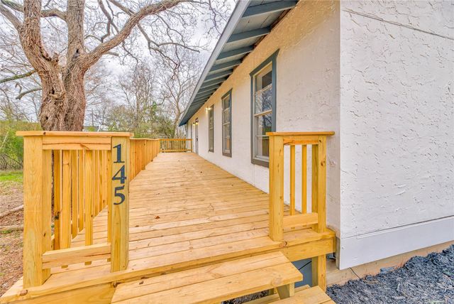 145 W Houston Avenue, Onalaska, TX 77360