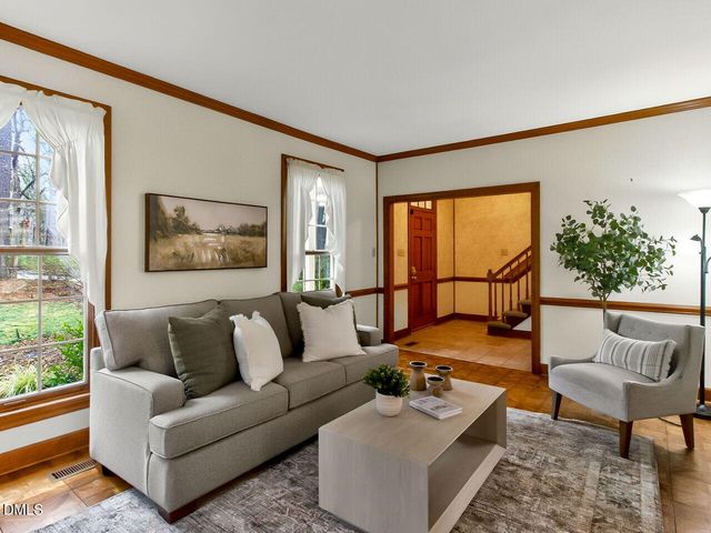 10 Elmstead Place, Chapel Hill, NC 27517