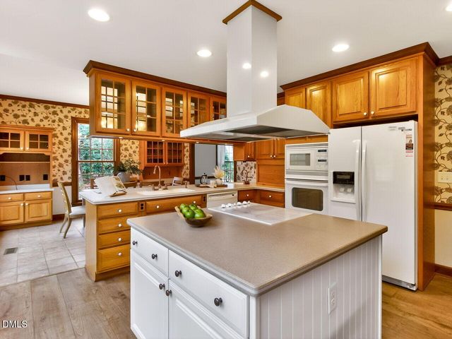 10 Elmstead Place, Chapel Hill, NC 27517