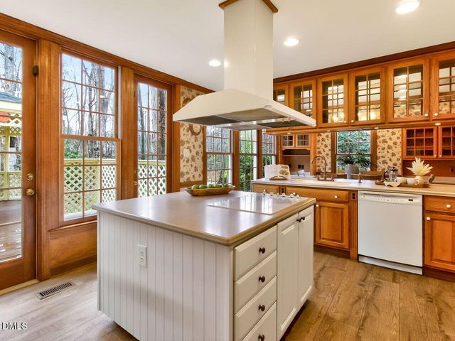 10 Elmstead Place, Chapel Hill, NC 27517