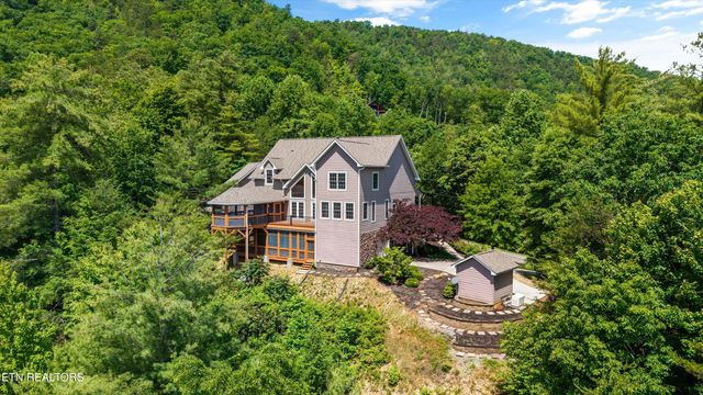 735 Bear den Rd, Townsend, TN 37882