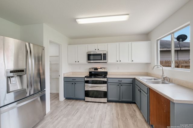 7827 Oakdale Park, San Antonio, TX 78254