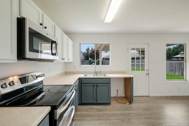 7827 Oakdale Park, San Antonio, TX 78254