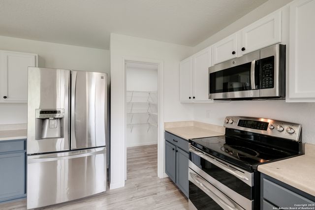 7827 Oakdale Park, San Antonio, TX 78254
