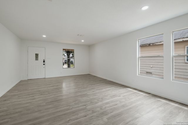 7827 Oakdale Park, San Antonio, TX 78254